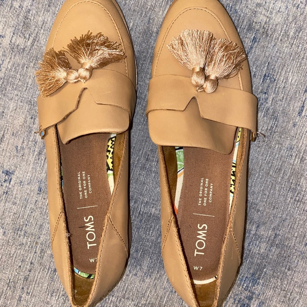 TOMS honey leather with tassel Women’s loafers size 7